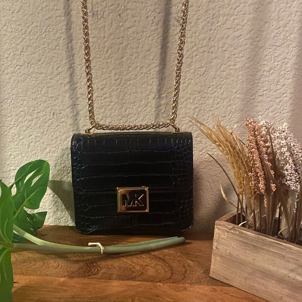 Sold MICHAEL KORS SONIA SMALL SHOULDER CROSSBODY BAG BLACK LEATHER GOLD NEW - Picture 14 of 16